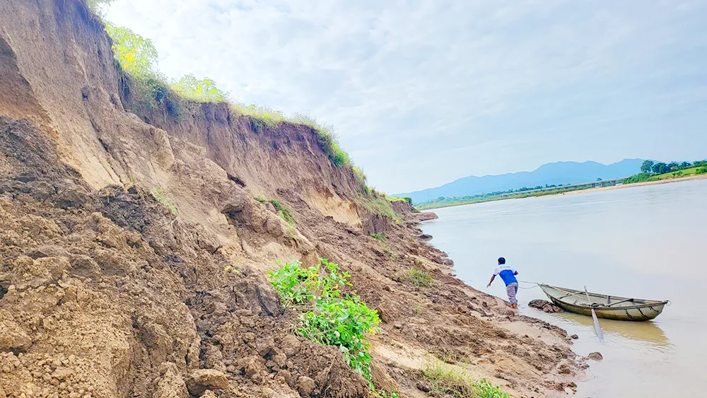 Sông Ba qua huyện Krông Pa, tỉnh Gia Lai hàng năm đều bị mất đất.