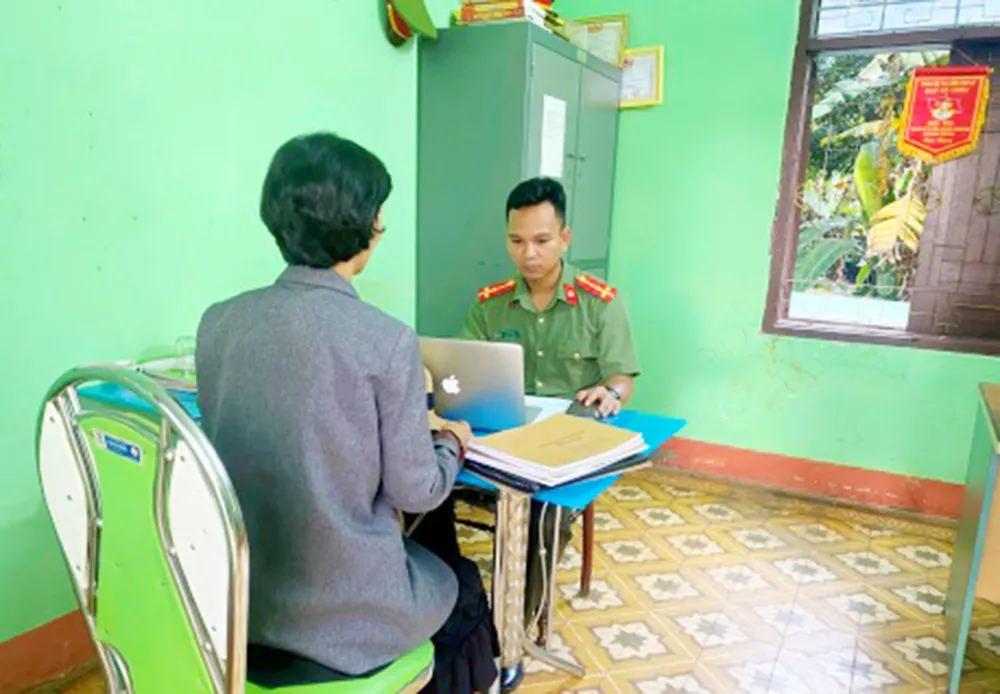 Cơ quan công an đã xử phạt 5 triệu đồng đối với bà PTPT đăng tin sai sự thật. Ảnh: CACC. Dung-mang-xa-hoi-dang-tin-sai-su-that.jpg