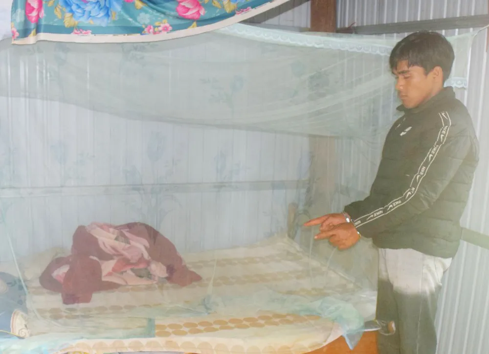Cơ quan CSĐT đưa Rmah Krôn dựng lại hiện trường vụ việc. Ảnh: CACC. Doi-tuong-hiep-dam-Kron.jpg