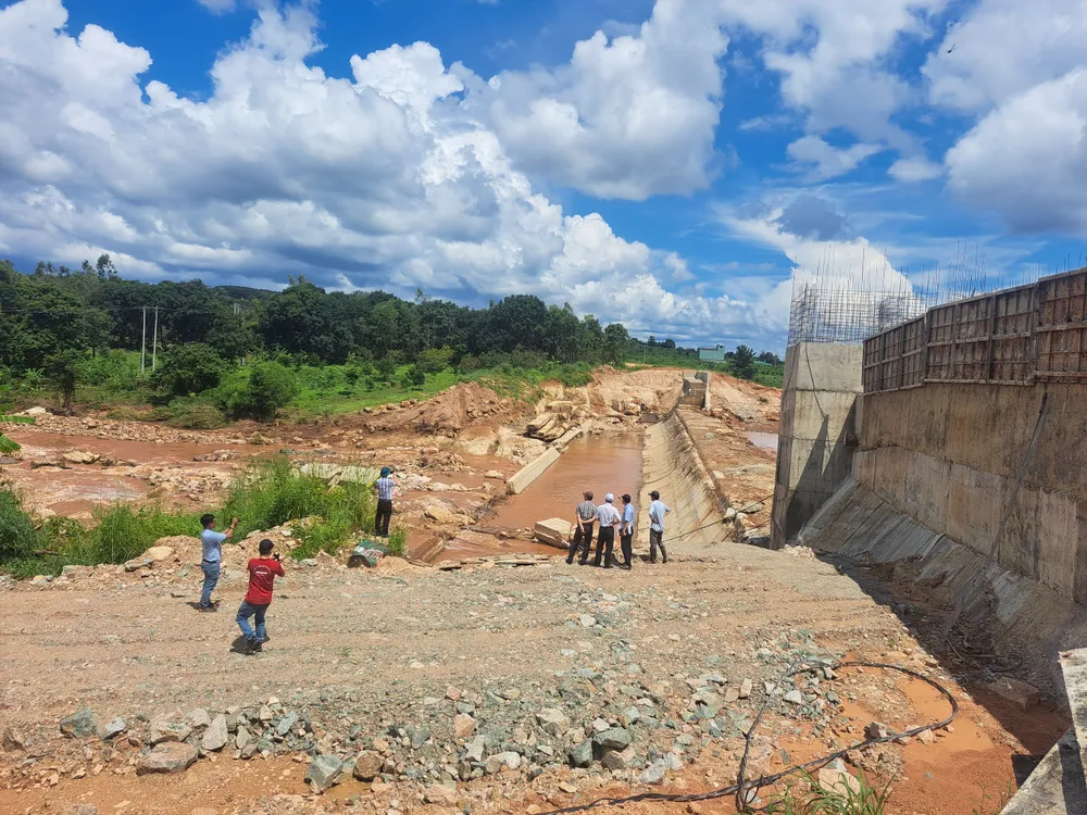 Hien-truong-vo-dap-thuy-dien-Ia-Glae 2-Chu-prong 2.jpg