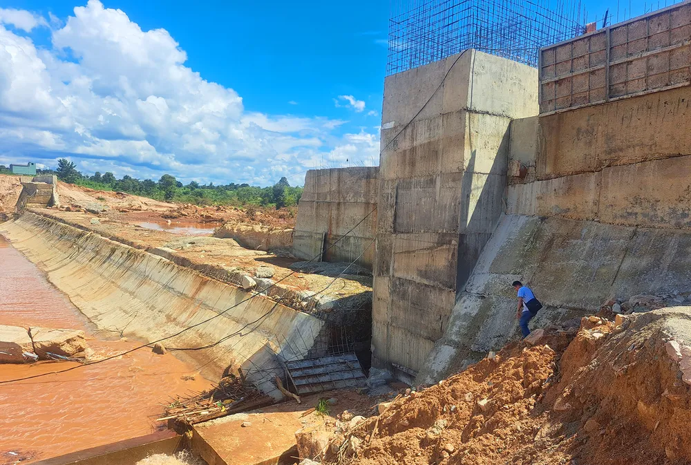 Năm 2013, dự án này từng bị UBND tỉnh Gia Lai thu hồi. Tinh-gia-lai-yeu-cau-giam-dinh-nguyen-nhan-vo-tuong-thuy-dien-ia-glae 2-vo 1.jpg