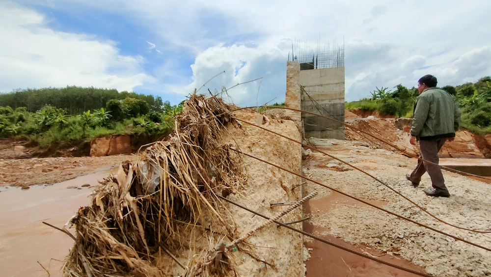 Chủ đầu tư thủy điện Ia Glae 2 giải thích lý do bê tông đập 'vỡ vụn'