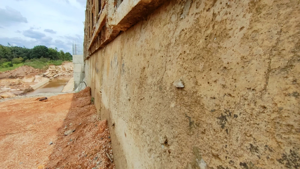 Thuy-dien-Ia-glae 2-vo-dap-be-tong-vo-vun 3.jpg