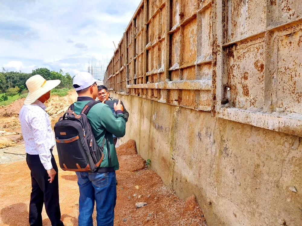 Thuy-dien-Ia-glae 2-vo-dap-be-tong-vo-vun 4.jpg