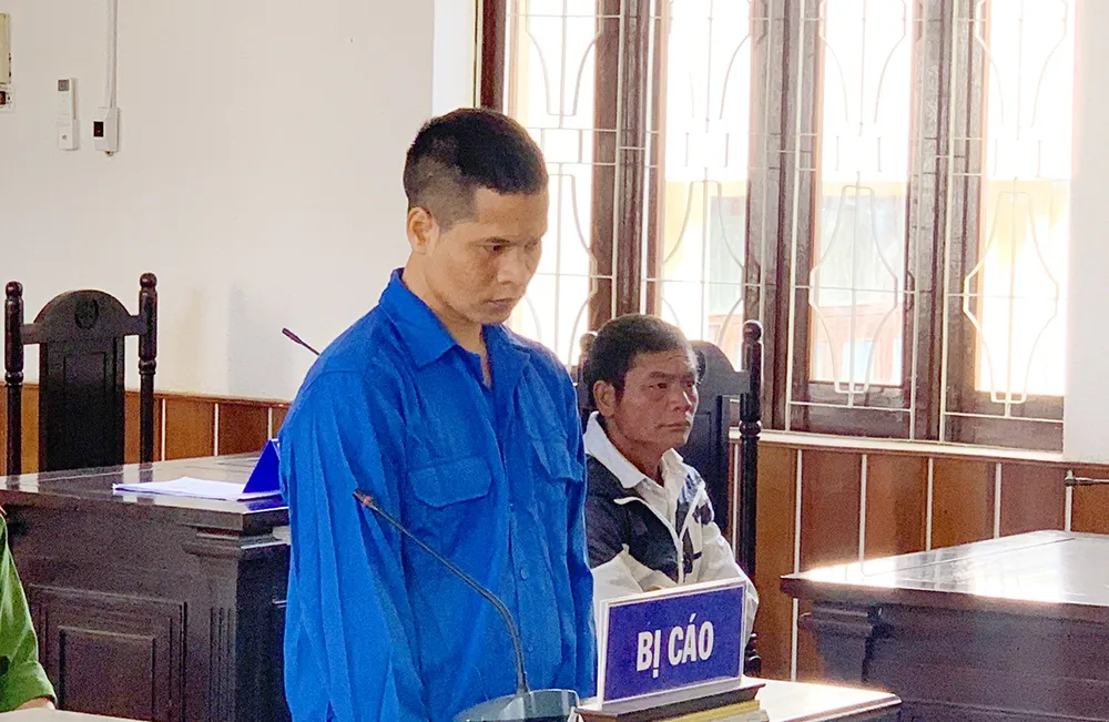 đòi nợ không được, cứa cổ người cùng thôn