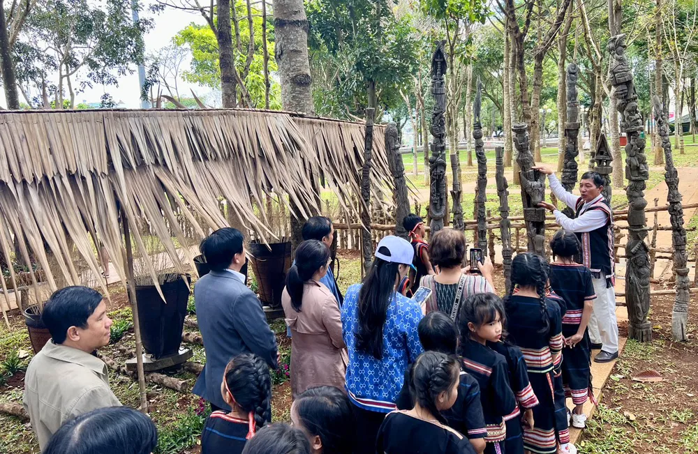 Khong-gian-trung-bay-thien-duong-tay-nguyen 5.jpg