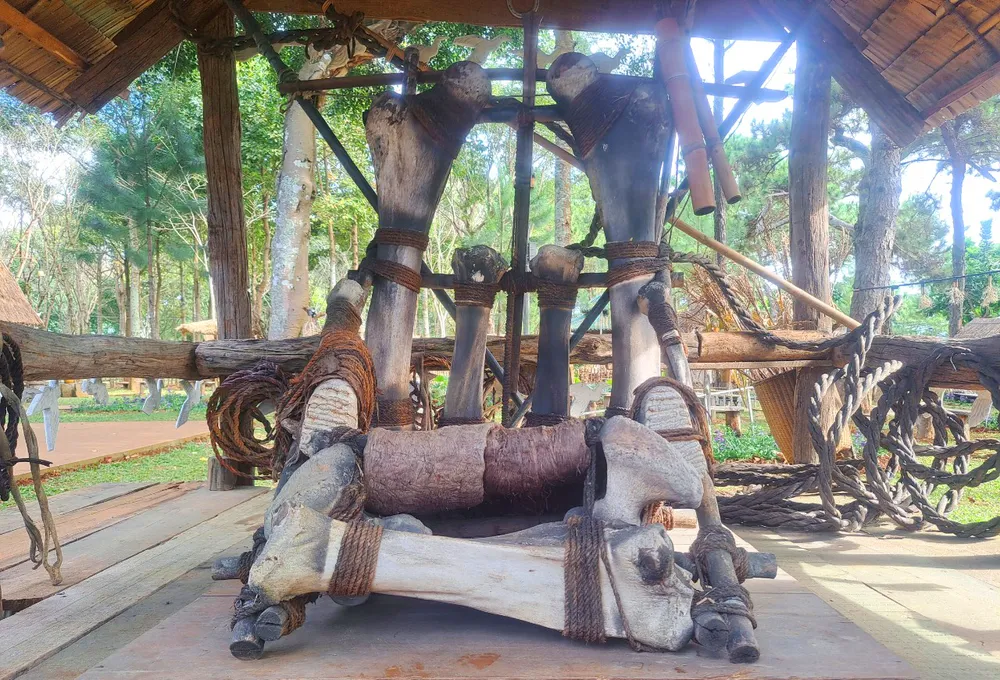 Ghế xương voi trắng