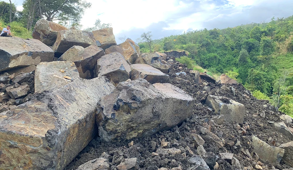 Khai thác đá Chư Sê