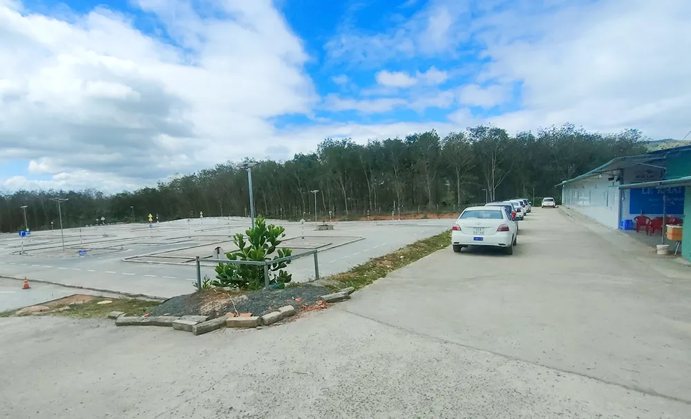 Lái Xe 3T Mang Yang