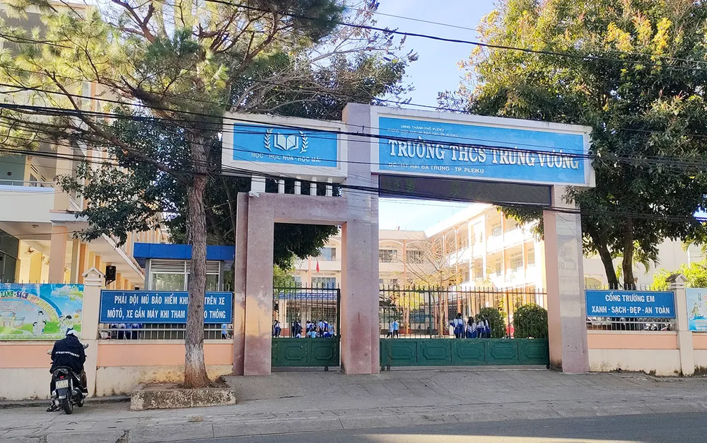 Nam sinh nhảy lầu vì chuyện tình cảm