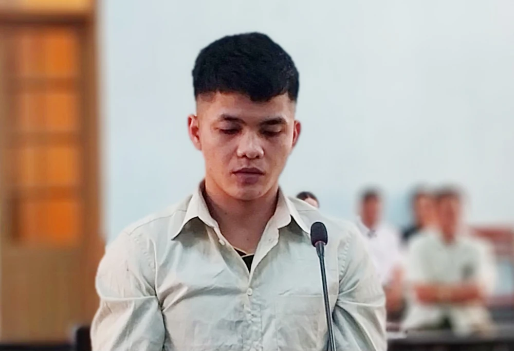 Thu tiền trừ nợ, chủ quán bị đâm