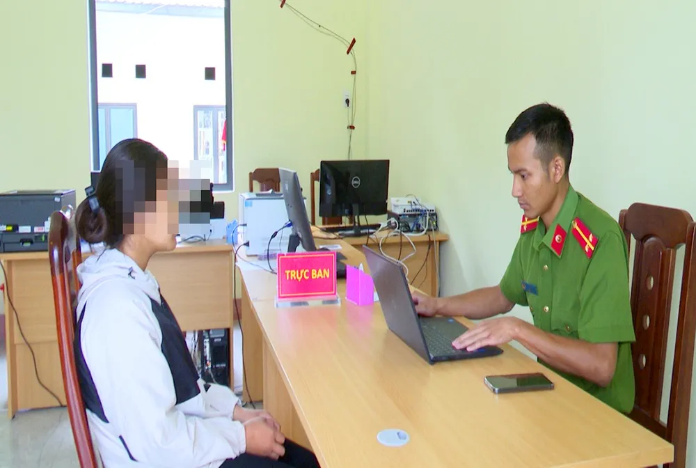 Nữ sinh bị bắt quỳ tát vào mặt ở kon tum