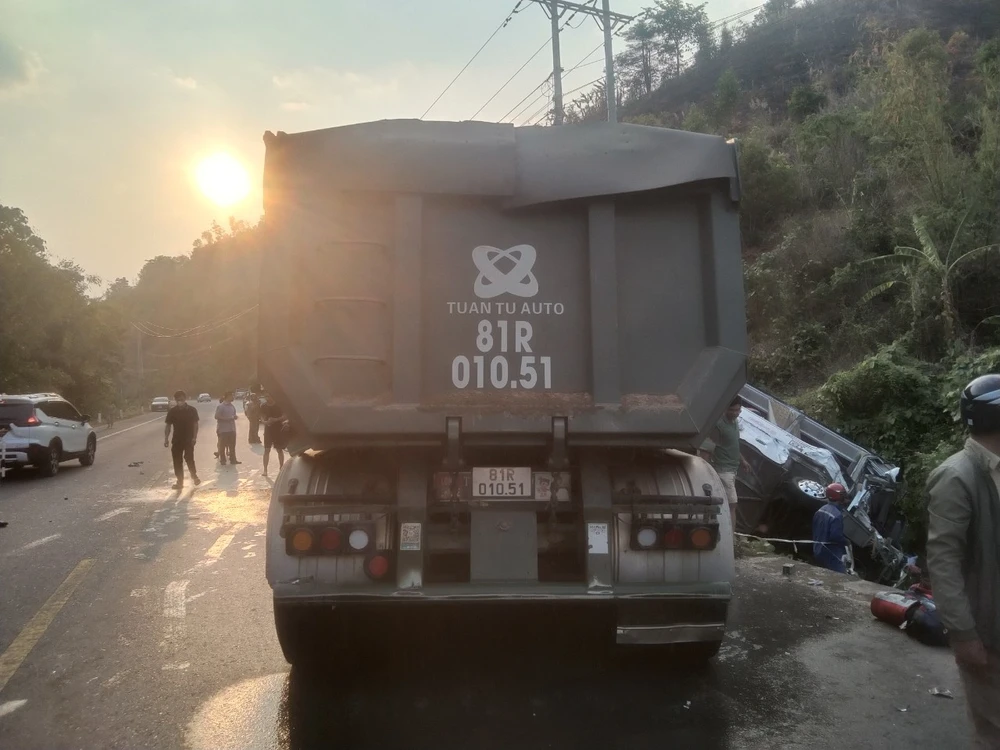Vụ tai nạn khiến một người chết và 22 người trên xe khách bị thương. Ảnh: VL. Tai nạn giao thông khiến nhiều hành khách thương vong tại huyện Kon Rẫy Kon Tum