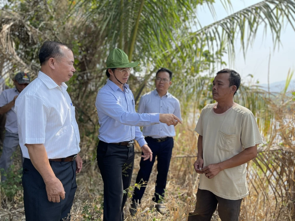 Người dân trong khu vực sạt lở mong muốn sớm có phương án khắc phục sạt lở. Ảnh: MT. Gia Lai xem xét công bố tình trạng khẩn cấp thiên tai sạt lở sông Ba