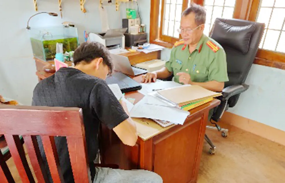 Phòng An ninh chính trị nội bộ mời AYC lên làm việc, xác minh nội dung đăng tải trên Tik Tok. Ảnh: CA. Công an mời 1 TikToker lên làm việc vì đăng tin sai sự thật về CSGT