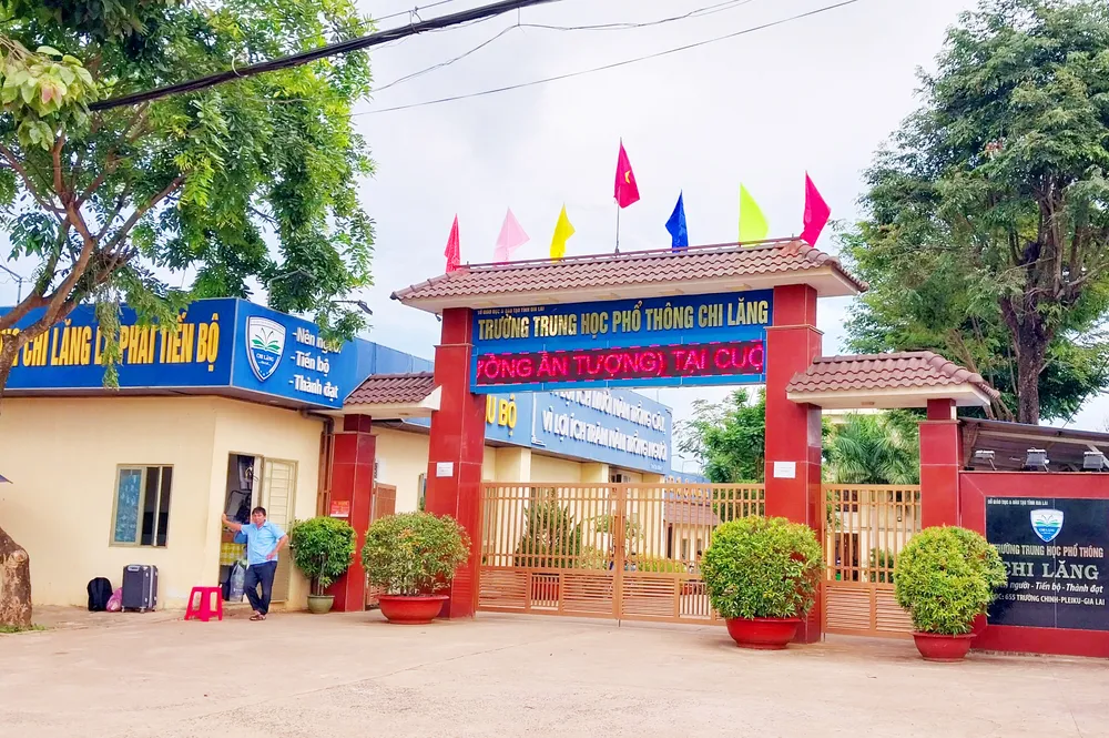 Trường THPT Chi Lăng, nơi xảy ra vụ việc 19 học sinh bị sốt, nôn ói phải nhập viện, nghi ngộ độc thực phẩm. Ảnh: TH. 19 học sinh bị sốt, nôn ói phải nhập viện, nghi ngộ độc thực phẩm