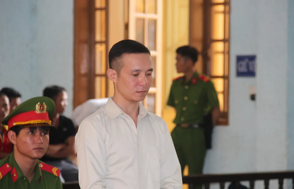 Bị cáo Đinh Tiến Bình tại phiên tòa. Ảnh: LK. Xét xử vụ tai nạn khiến ba thành viên CLB Hoàng Anh Gia Lai tử vong