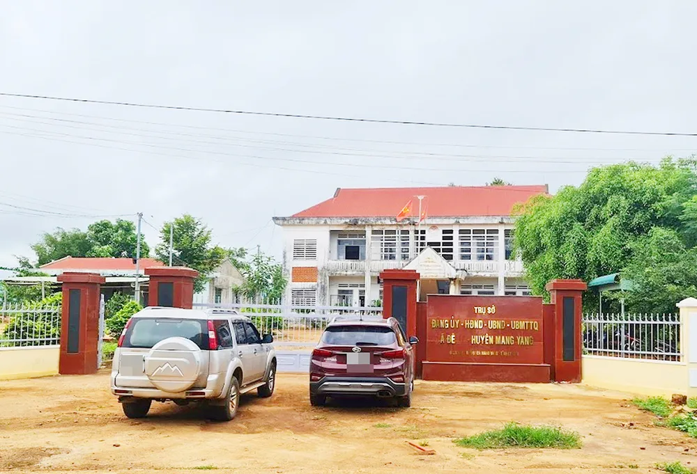 Ông NHT bị bắt tại phòng làm việc Ban Chỉ huy Quân sự xã Đê Ar. Ảnh: HT. Xã đội trưởng bị tạm giữ vì tổ chức sử dụng ma túy tại phòng làm việc