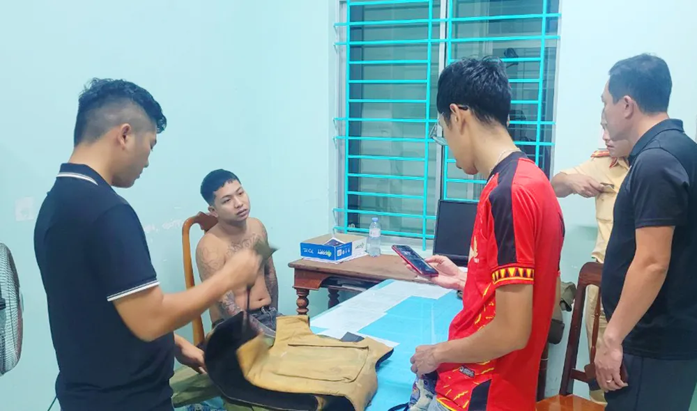 Công an huyện Đăk Đoa, cho biết đã quyết định tạm giữ hình sự bốn người liên quan. Ảnh: CA. Bà Nguyễn THị Duyên thuê giang hồ chém chủ nợ