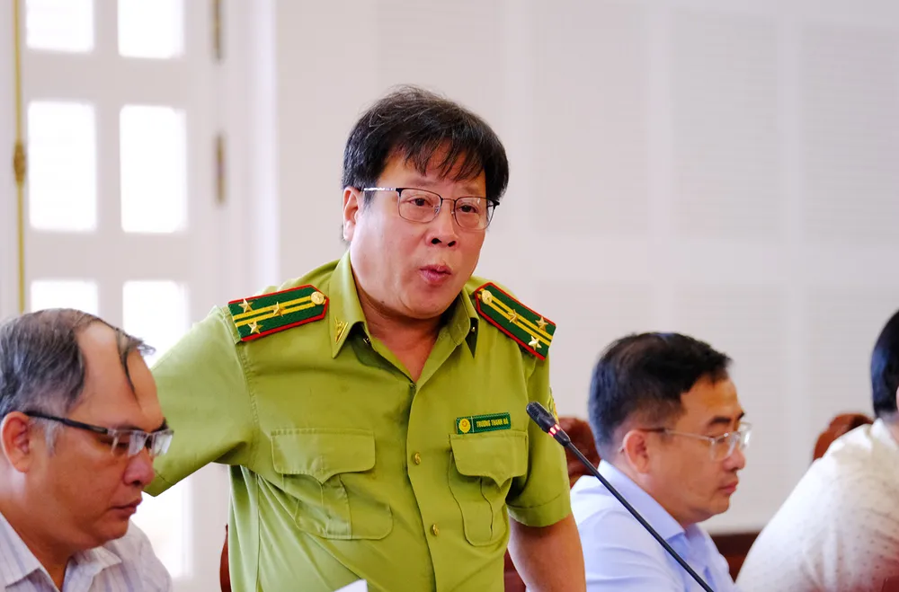Ông Trương Thanh Hà, Chi cục phó Chi cục Kiểm lâm Gia Lai trả lời PV báo Pháp Luật TP.HCM về dự án chuyển 50.000 ha rừng sang trồng cao su. Ảnh: LK. Dự án chuyển hơn 50.000 ha rừng nghèo sang trồng cao su ở Gia Lai thất bại