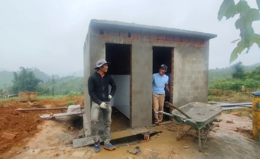 Cuộc sống của người dân vùng tâm chấn động đất trở lại bình thường. Ảnh: LK. Sau trận động đất mạnh dân vùng tâm chấn bớt lo