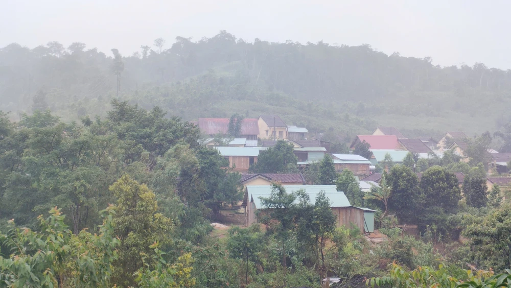 Người dân xã Đăk Tăng, huyện Kon Plông đã quen với động đất, không còn hoảng sợ như trước. Ảnh: LK. Noi-lo-vung-tam-chan-dong-dat-kon-plong 4.jpg