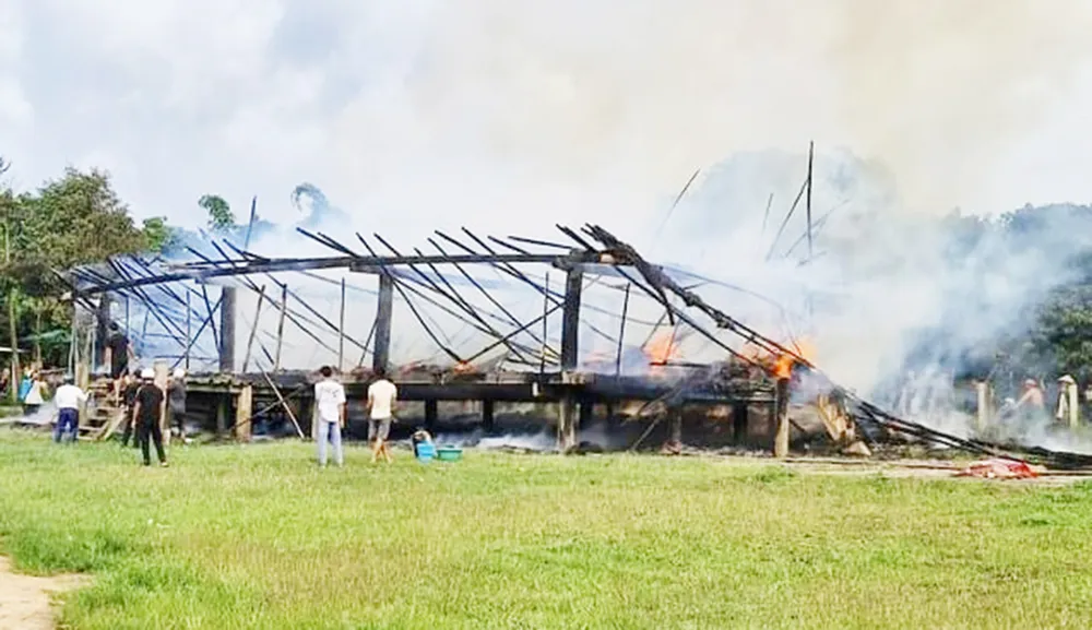Cháy nhà rông ở xã Hà Tây, huyện Chư Păh, Gia Lai