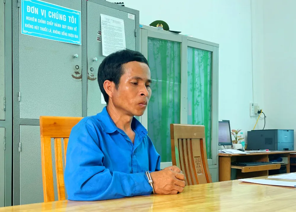 A Dô tại cơ quan công an. Ảnh: CA Phóng hỏa đốt nhà em giá ở Kon Tum