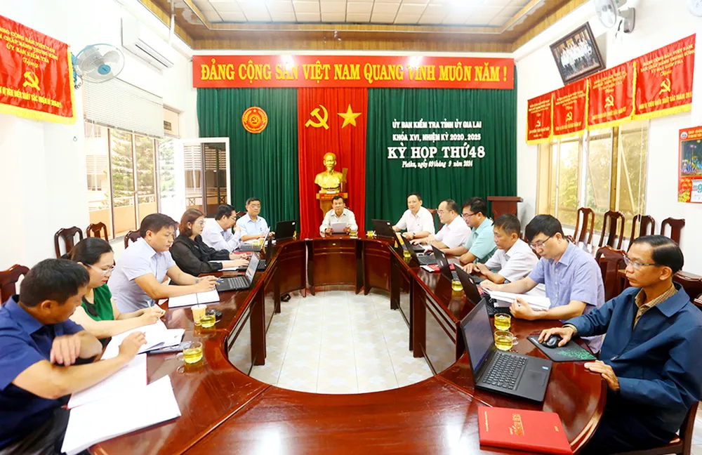 UBKT Tỉnh ủy Gia Lai tổ chức kỳ họp 48. Ảnh: ĐV. Ky-lua-lanh-dao-so-noi-vu-1.jpg