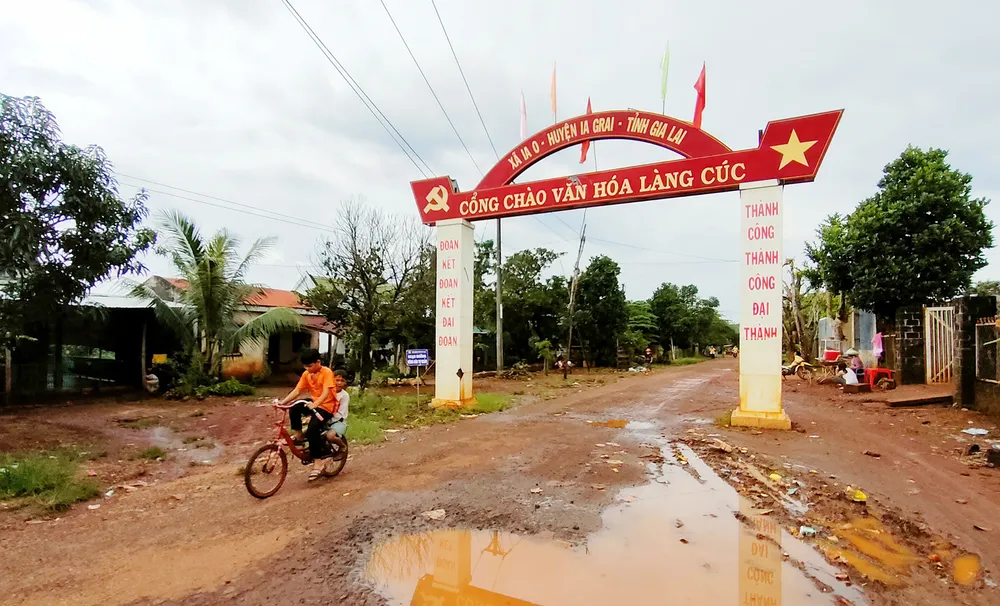 Chủ đầu tư dự án đường ra biên giới ở xã la O, huyện la Grai đã cho nhà thầu tạm ứng 10 tỉ đồng. Ảnh: LK. Gia Lai nhiều nhà thầu tạm ứng vốn quá hạn khó thu hồi, gây thất thoát