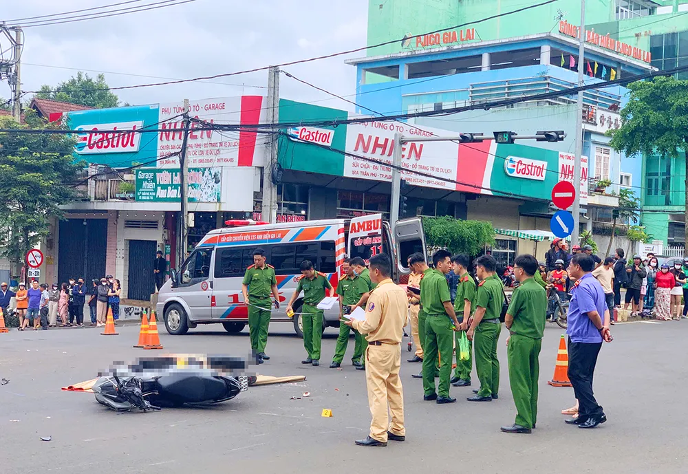 Xe cứu hỏa va chạm với xe máy khiến một người tử vong