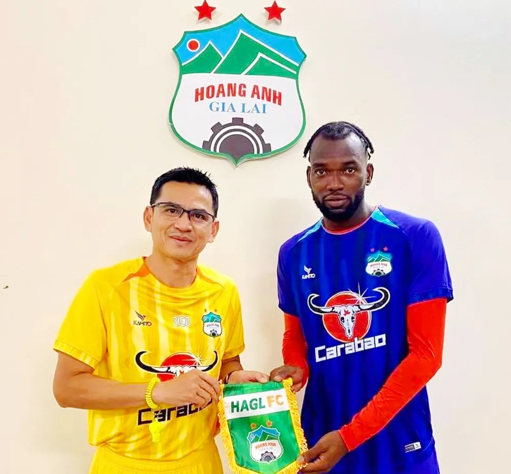 Martin Dzilah đầu quân cho đội bóng HAGL thời HLV Kiatisuk. Ảnh: CCT. CLB HAGL đề nghị ngăn chặn cầu thủ Martin Dzilah xuất cảnh