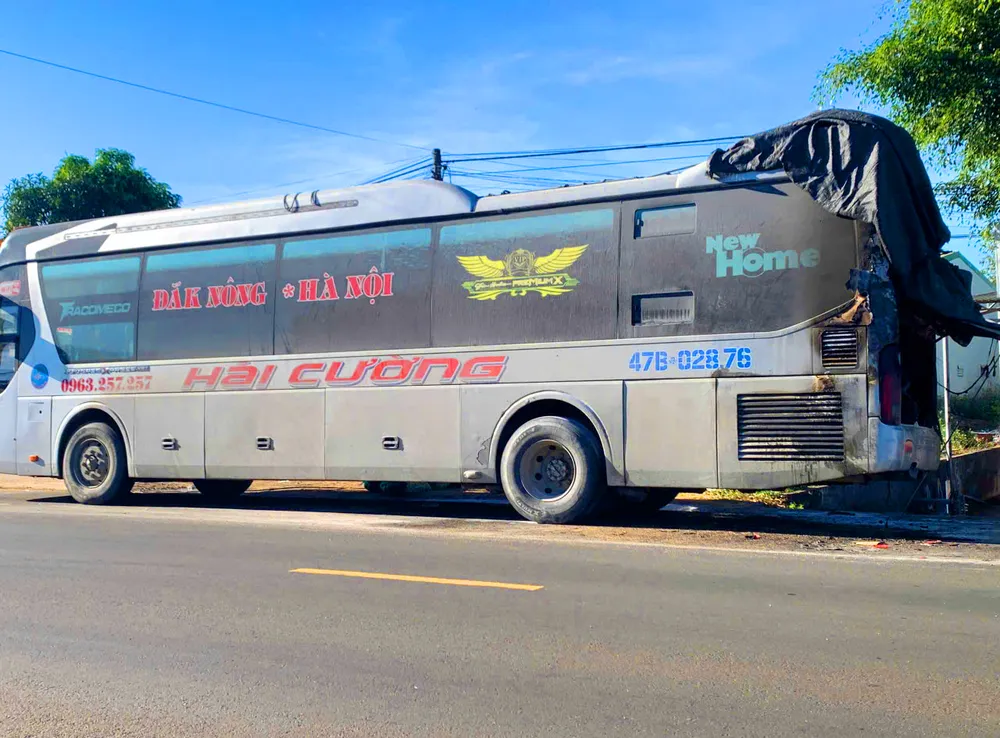 Cháy xe khách giường nằm trên quốc lộ 14 | Báo Pháp Luật TP. Hồ Chí Minh