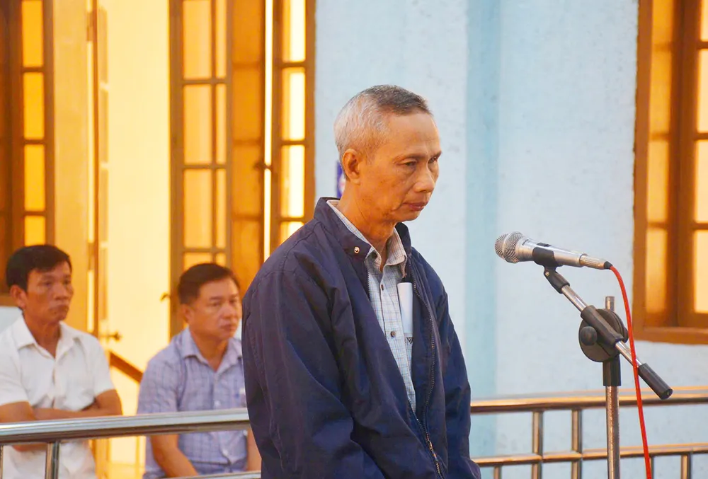 Bị cáo Ngô Thanh Thí bị phạt 12 tháng tù. Ảnh: TS. TAND tỉnh Gia Lai tuyên phạt bị cáo Ngô Thanh Thí cựu cán bộ Thuế tỉnh Gia Lai 12 tháng tù giam về tội lạm dụng chức vụ, quyền hạn chiếm đ*** tài sản.