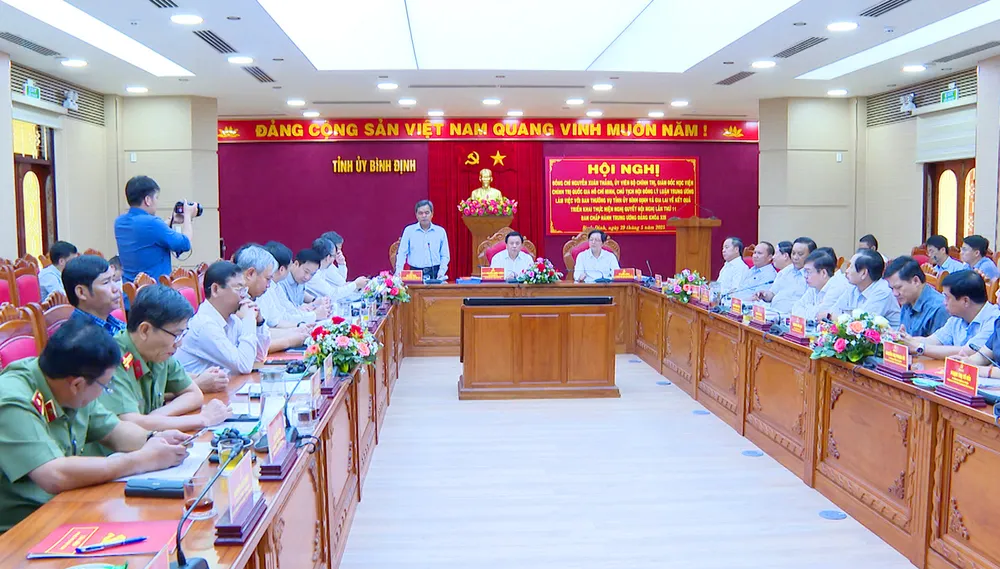 Đoàn công tác của Bộ Chính trị đề nghị hai tỉnh Bình Định và Gia Lai quan tâm chính sách hỗ trợ cán bộ công tác ở trung tâm mới và phát huy tiềm năng, thế mạnh của địa phương sau sáp nhập.