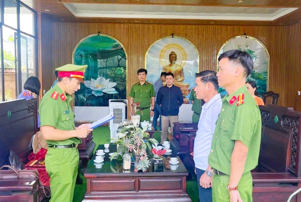 Công an tỉnh Gia Lai đã khởi tố bị can và thi hành lệnh bắt tạm giam đối với ông Lê Anh Tuấn, cựu Chủ tịch kiêm Giám đốc Công ty TNHH MTV Cà phê Ia Châm.