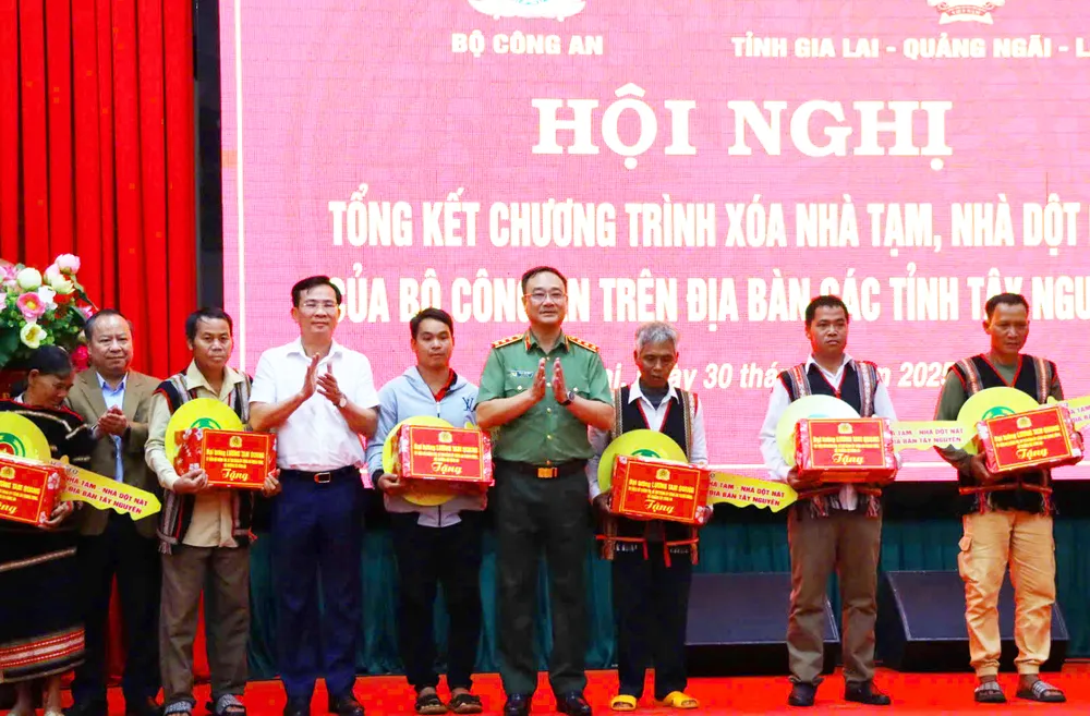 Thực hiện Chương trình xóa nhà tạm, nhà dột nát, Bộ Công an hỗ trợ ba tỉnh Tây Nguyên 355 tỉ đồng cải tạo, sửa chữa 6.370 căn nhà cho hộ nghèo, cận nghèo