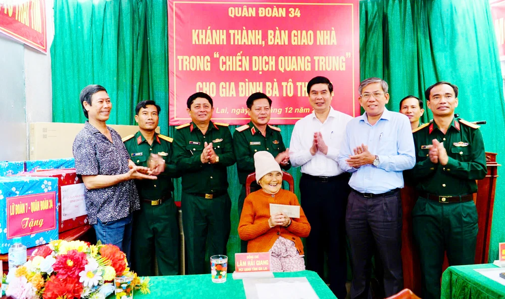 Trao nha-chien-dich-Quang-Trung-Gia-Lai-5.jpg