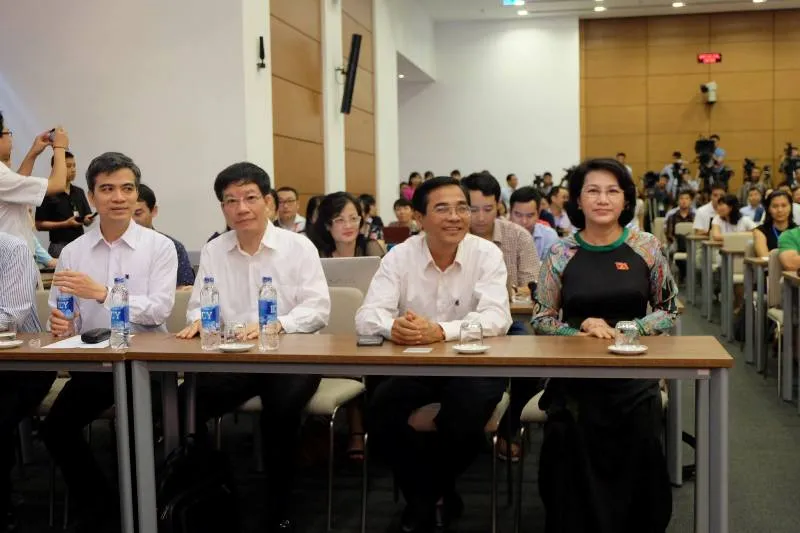 Tân Chủ tịch QH tiếp xúc báo chí: 'Đúng quy trình' chỉ là điều kiện cần ảnh 1 Tân Chủ tịch QH tiếp xúc báo chí: 'Đúng quy trình' chỉ là điều kiện cần ảnh 1