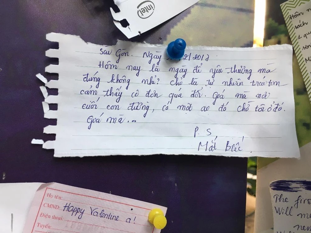 Hàng trăm lời tỏ tình ở đường sách ngày Valentine ảnh 2