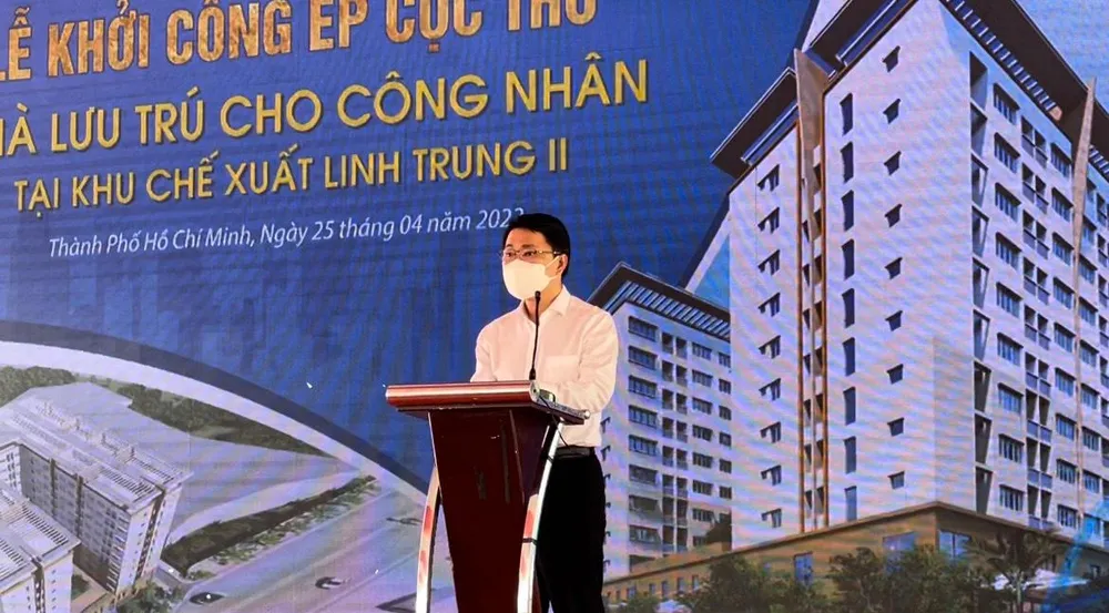 Ông Trần Hoàng Quân, Giám đốc Sở Xây dựng tại buổi lễ. Ảnh VIỆT HOA Ông Trần Hoàng Quân, Giám đốc Sở Xây dựng tại buổi lễ. Ảnh VIỆT HOA