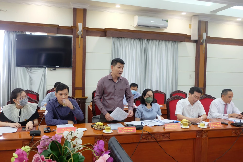 Ông Lê Hữu Nghĩa, Tổng Giám đốc Công ty Lê Thành trình bày các khó khăn, vướng mắc khi làm NỞXH. Ảnh VIỆT HOA