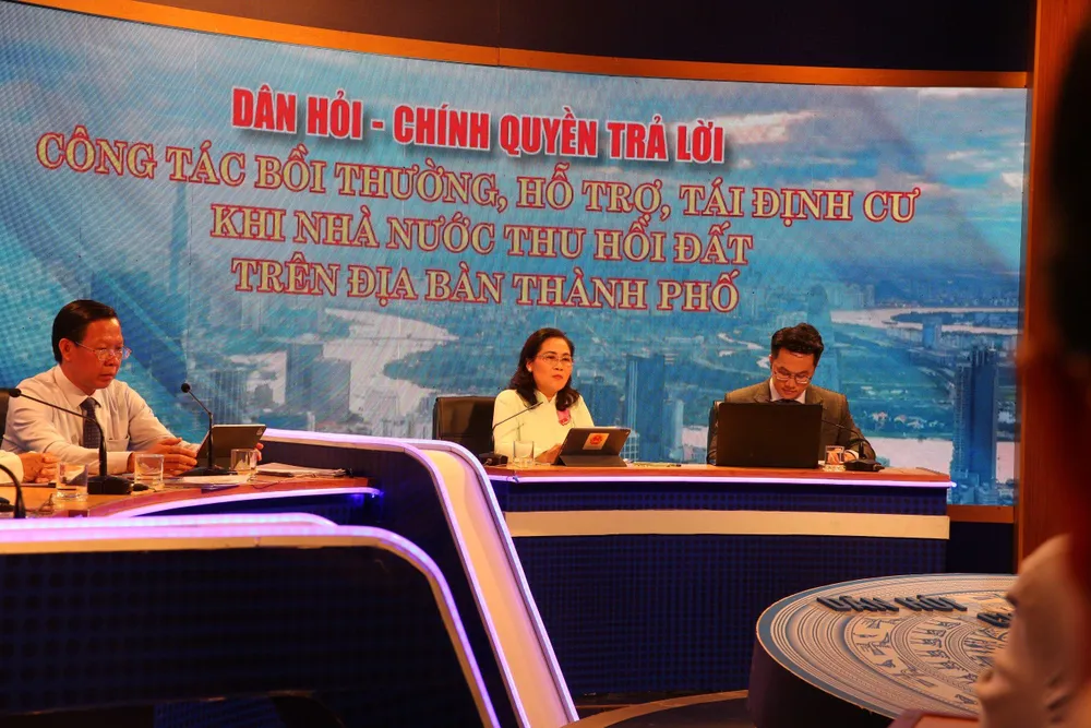 Ông Phan Văn Mãi, Chủ tịch UBND TP thông tin các vấn đề về chính sách BTHTTĐC, trong đó có dự án đường Vành đai 3. Ảnh CTV