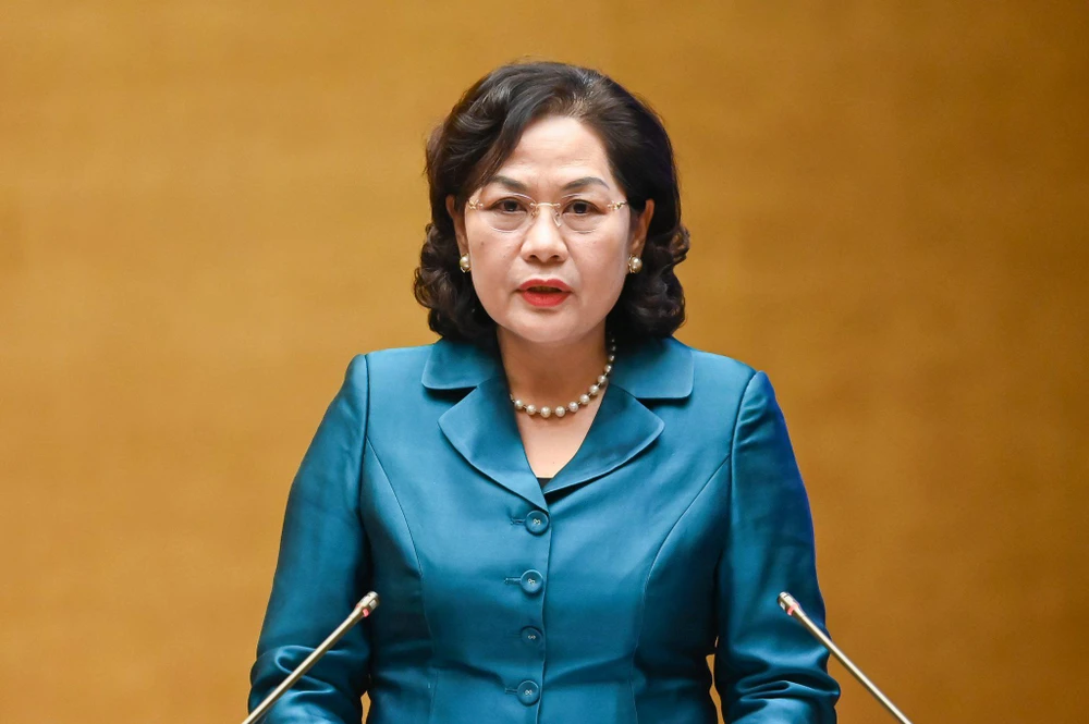 Thống đốc Ngân hàng Nhà nước Việt Nam Nguyễn Thị Hồng trình bày dự thảo Luật Phòng chống rửa tiền sửa đổi. Ảnh: QH