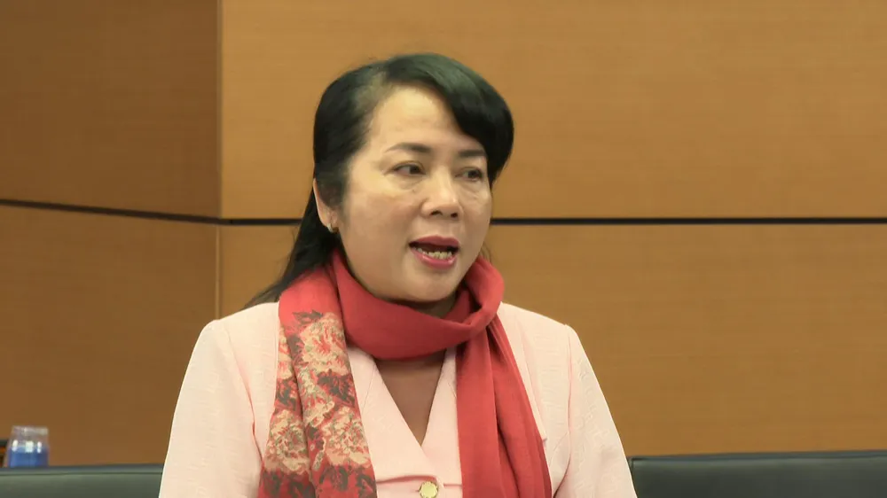 Đại biểu Trần Kim Yến góp ý tại buổi thảo luận tổ đại biểu TP.HCM. Ảnh VH