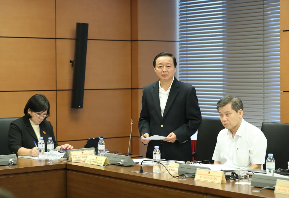 Bộ trưởng Hà khẳng định: Sẽ không còn khái niệm nhà nước thu hồi đất để làm quốc phòng, an ninh và làm đường thì giá thu hồi rẻ hơn đối với đất đai làm thương mại, dịch vụ của doanh nghiệp. Ảnh: QUANG PHÚC