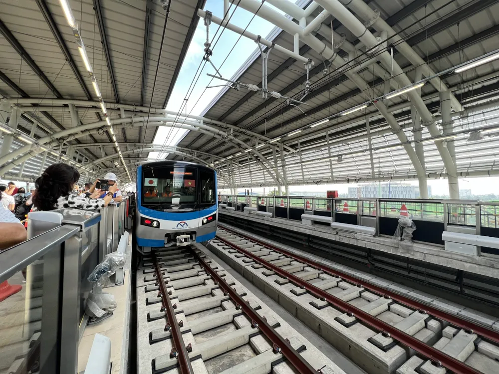 Dự kiến tuyến metro số 1 sẽ vận hành thử toàn tuyến vào dịp 2-9 này. Ảnh ĐÀO TRANG