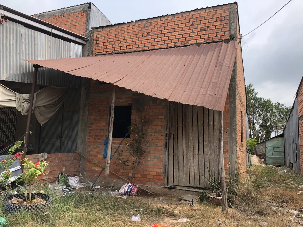 Không có kế sinh nhai, người dân đành bỏ nhà đi kiếm việc làm. Ảnh HD