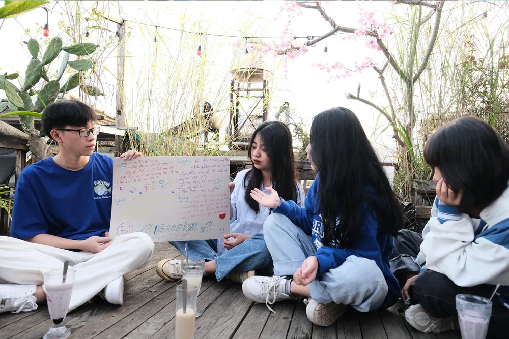 Hình ảnh hoạt động của EcoFish. Hình ảnh hoạt động của EcoFish.