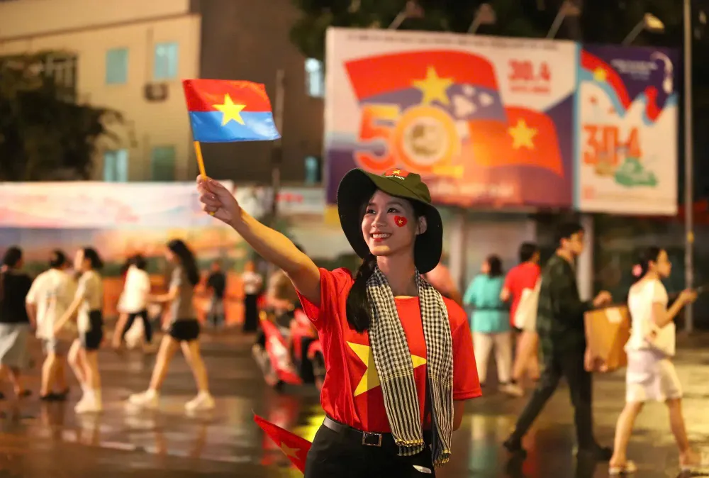 “Náo nức mừng Đại lễ” của tác giả Nguyễn Tùng. p14 Náo nức mừng Đại lễ.jpg